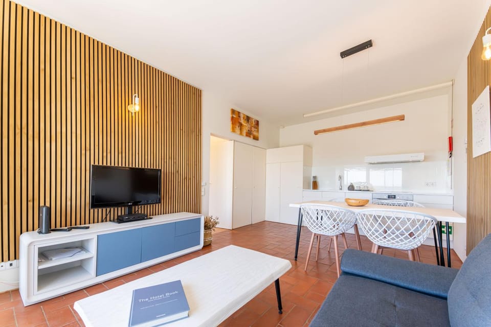 TV and multimedia, Kitchen or kitchenette, Living room, Dining area