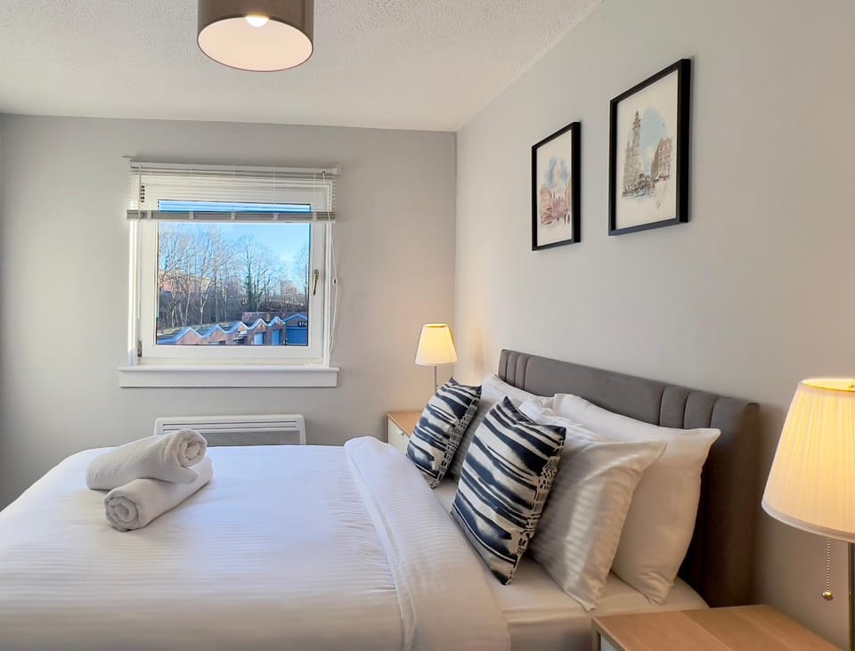 Bed, Photo of the whole room, Bedroom, towels