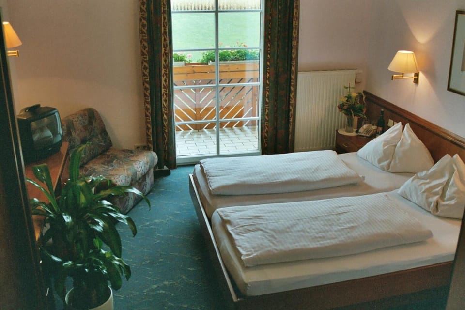 Day, Photo of the whole room