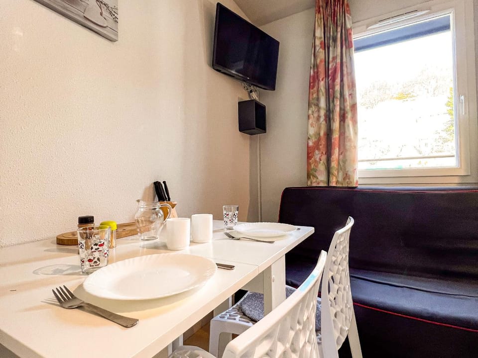 Charmant studio au cœur de la station - FR-1-814-15 Apartment in Besse-et-Saint-Anastaise