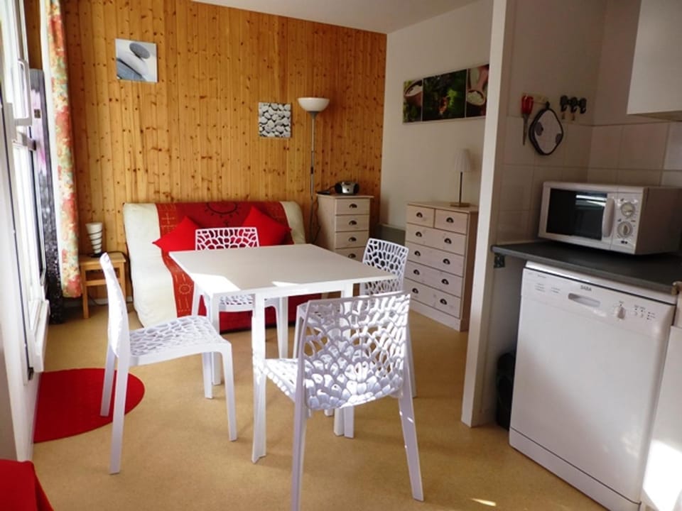 Charmant studio au cœur de la station - FR-1-814-15 Apartment in Besse-et-Saint-Anastaise