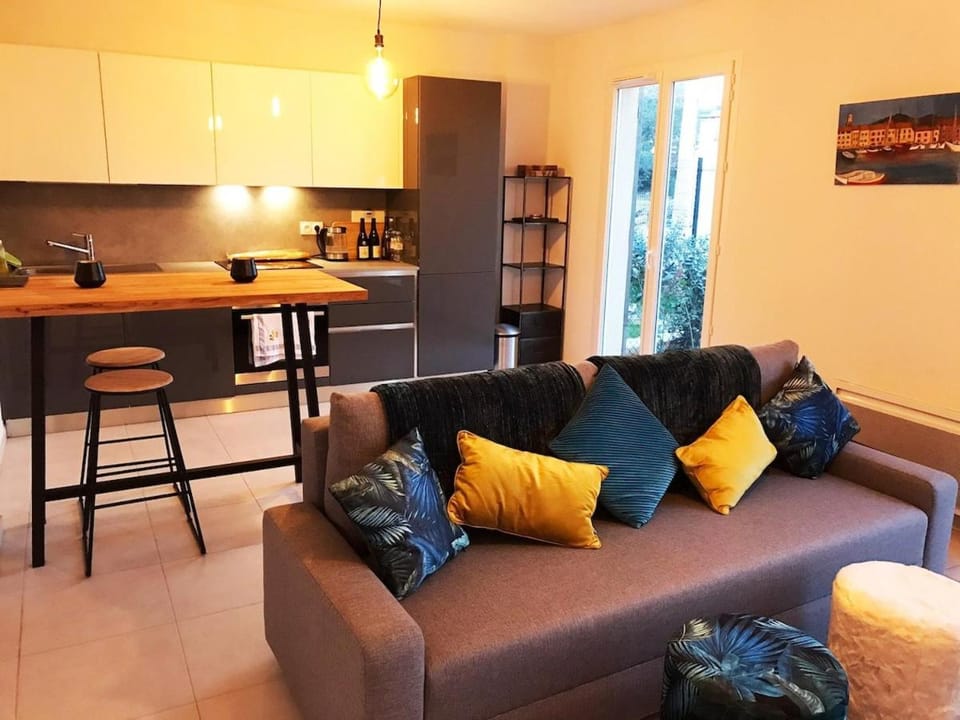 Maison Jasmin, Modern, air-conditioned 2-bed with lovely terrace & communal pool House in Sainte-Maxime