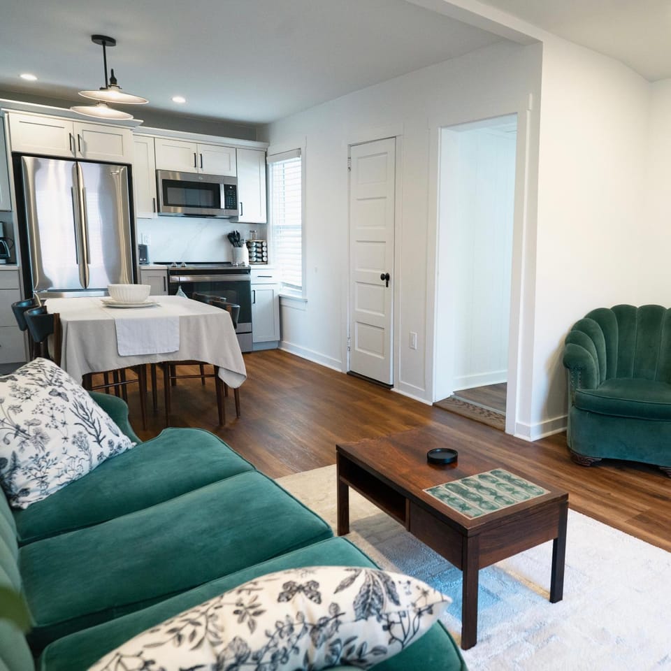 Kitchen or kitchenette, Seating area, Dining area, stove