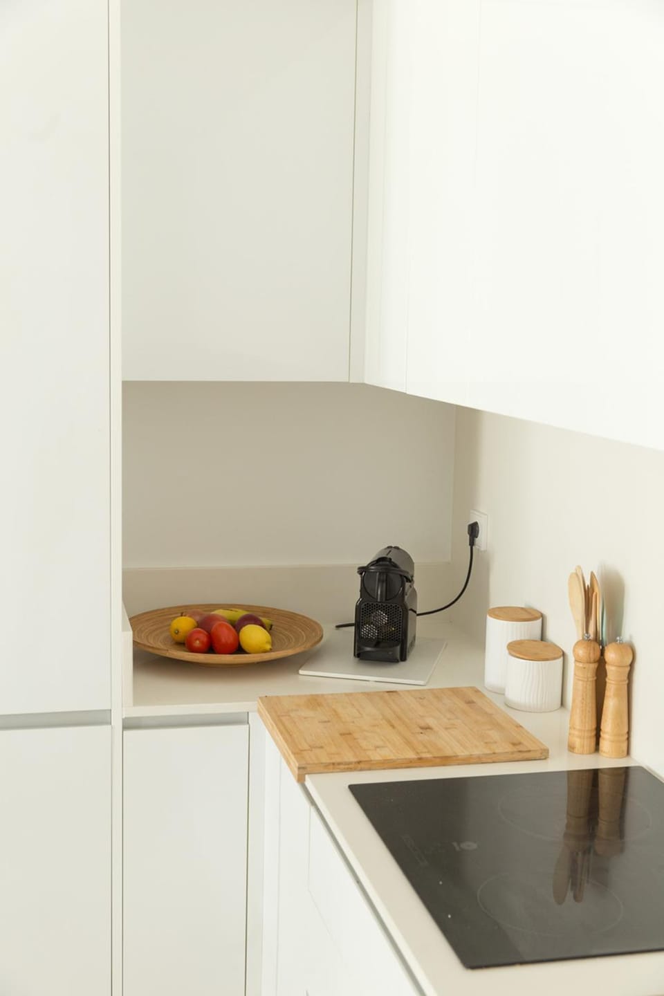 Coffee/tea facilities, Kitchen or kitchenette, stove