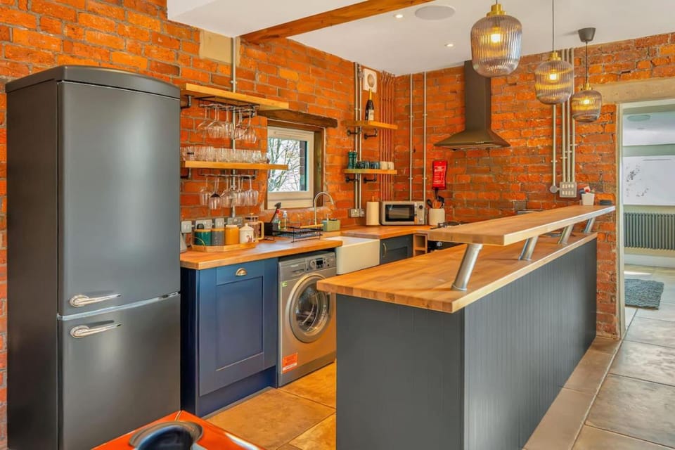 Luxury Escape with Cinema, Pool Table & Darts House in Leeds
