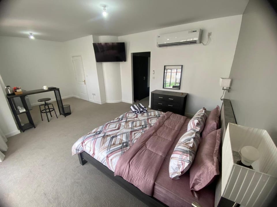 Dinar - cozy master bedroom Vacation rental in Abu Dhabi