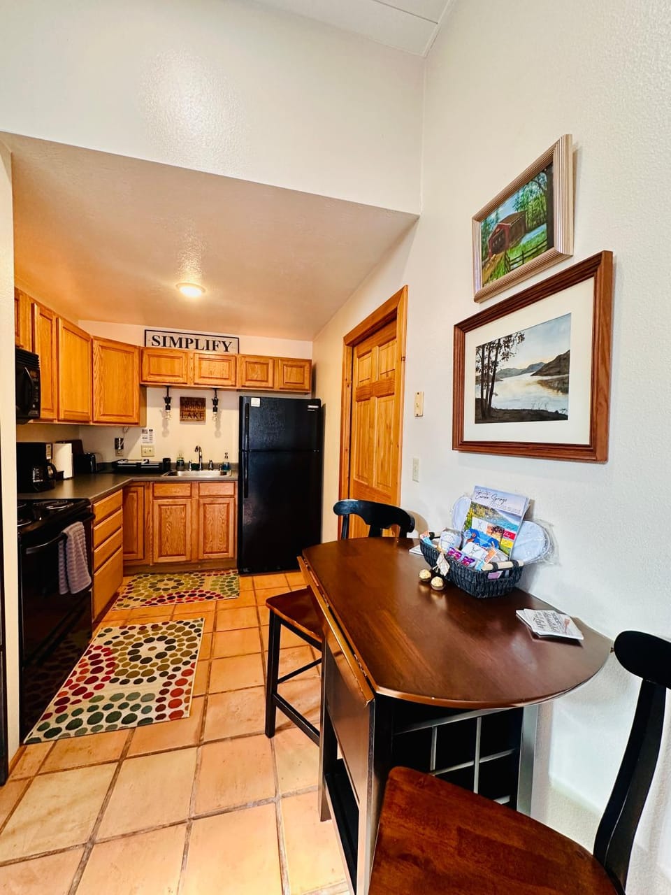 Dining area, kitchen