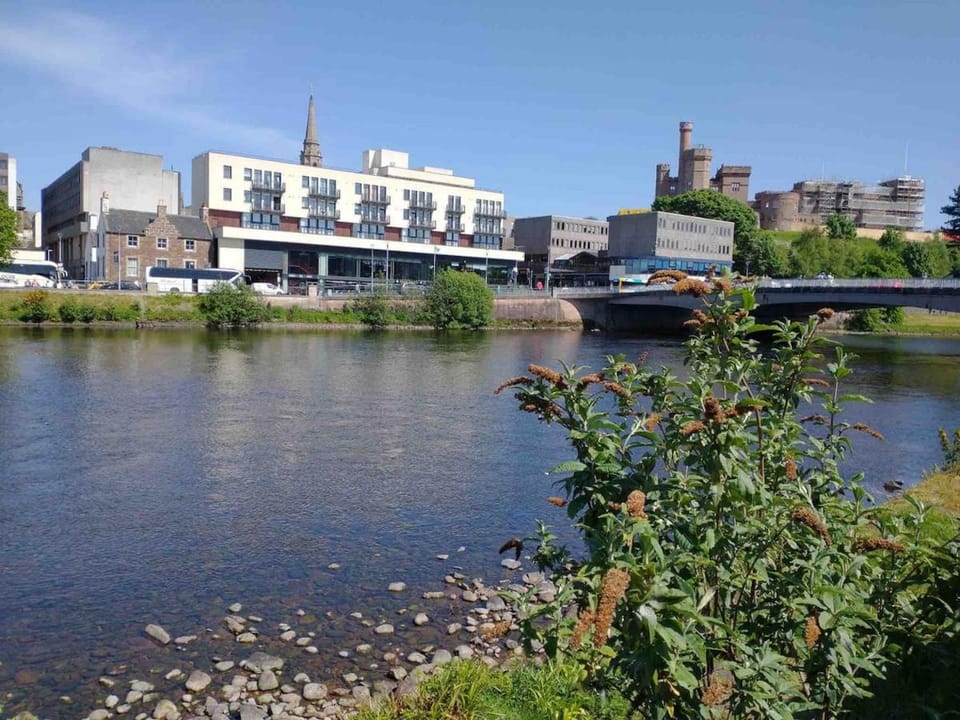 River Retreat - Riverside Apartment in Inverness City Centre Apartment in Inverness