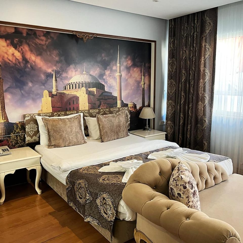 Bed, Photo of the whole room, Seating area, Bedroom