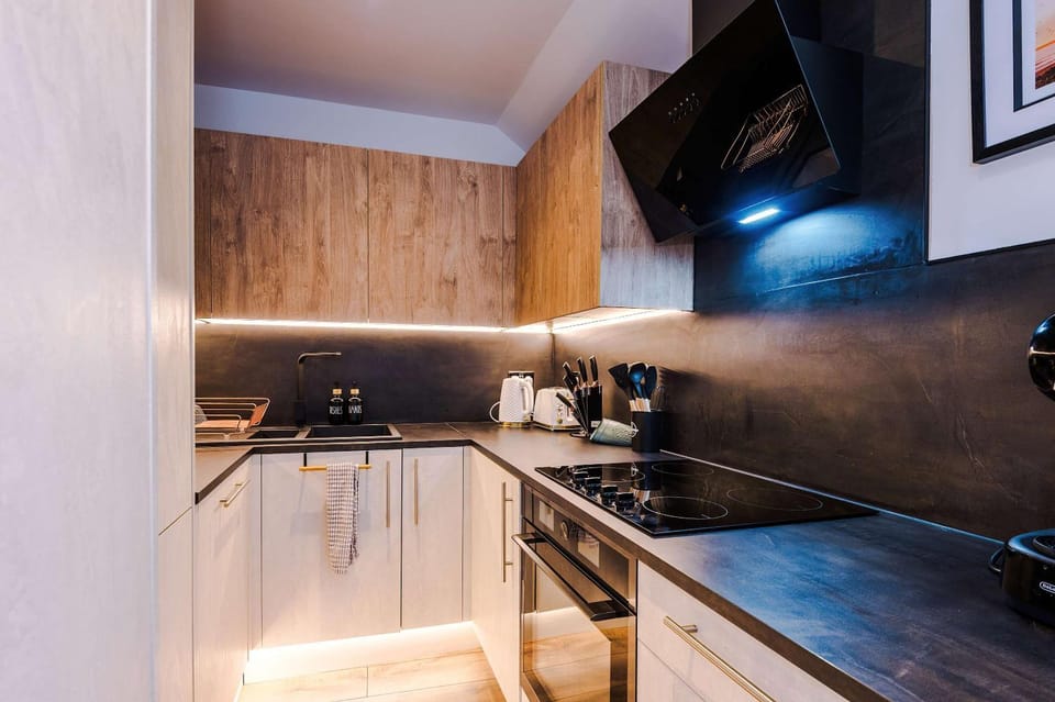 Coffee/tea facilities, Kitchen or kitchenette, dishwasher, stove, toaster, washing machine