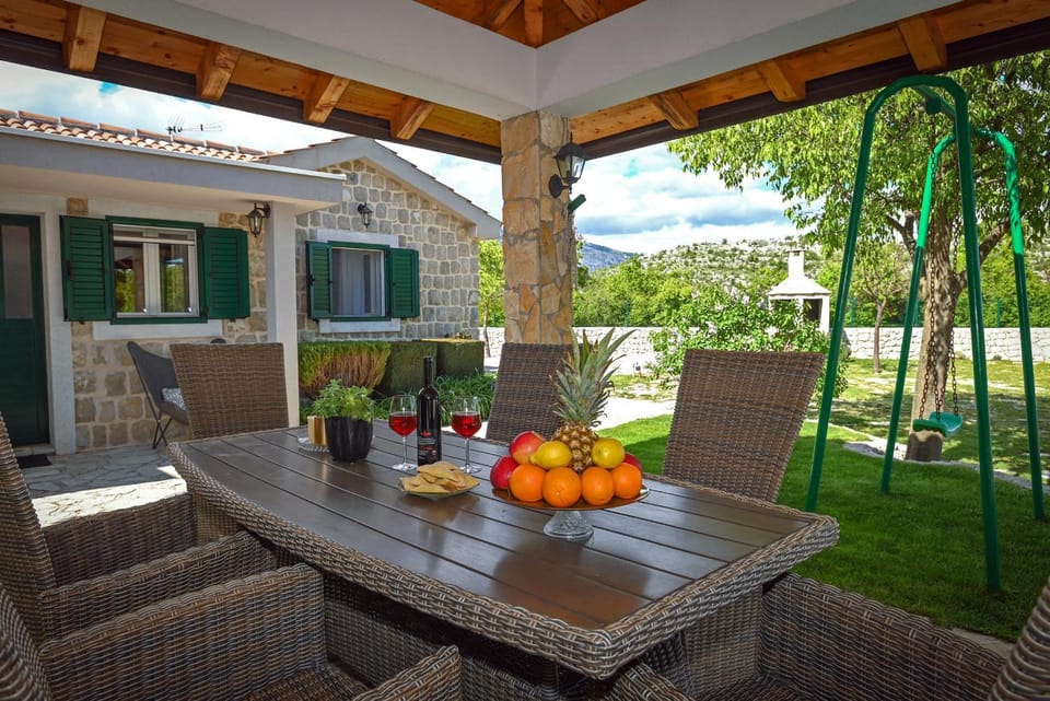 Day, Garden, View (from property/room), Balcony/Terrace, Food and drinks