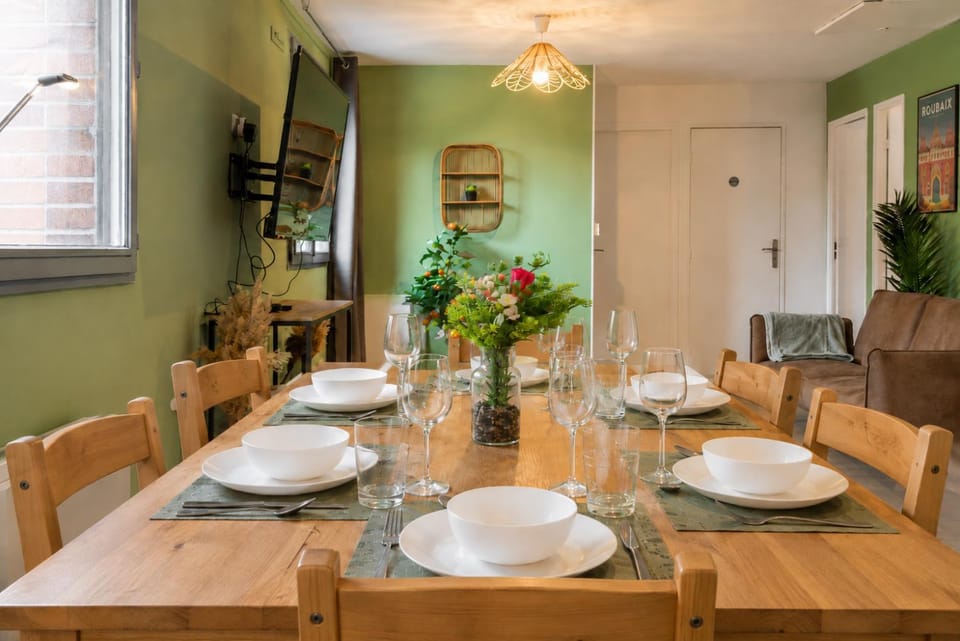Living room, Dining area