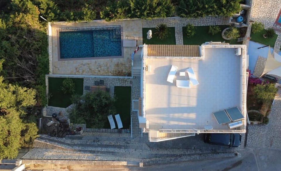 Property building, Bird's eye view, Seating area