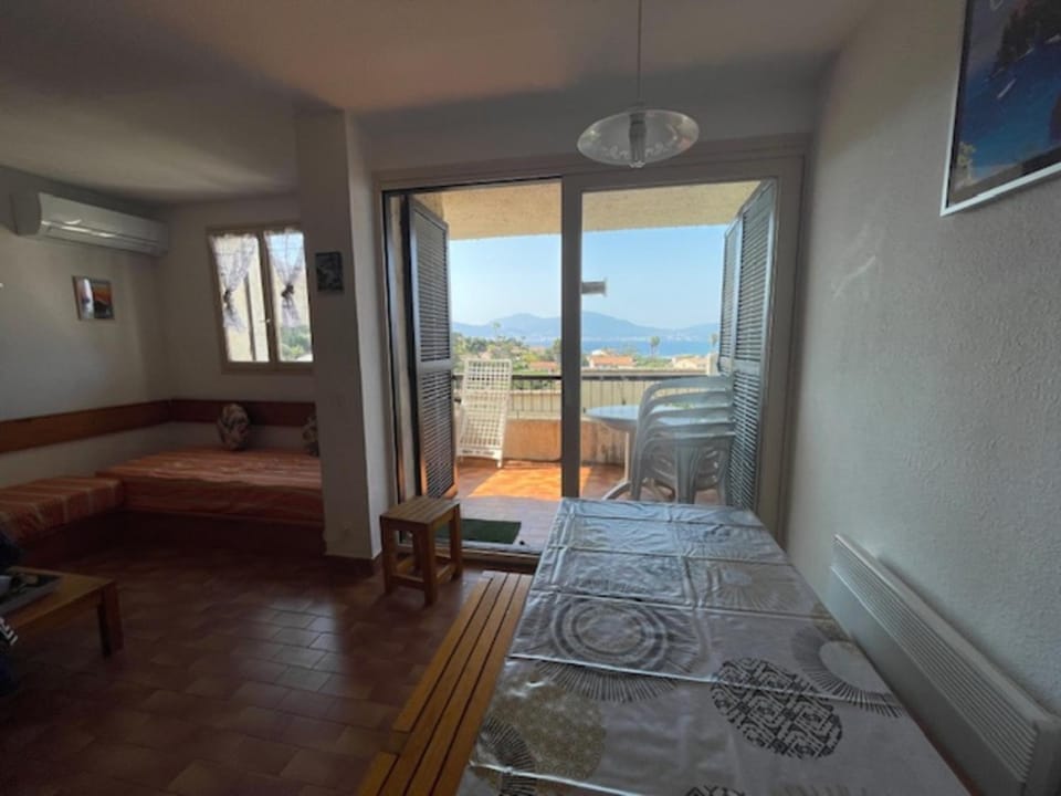 Communal lounge/ TV room, Balcony/Terrace, Living room, Seating area, dishwasher