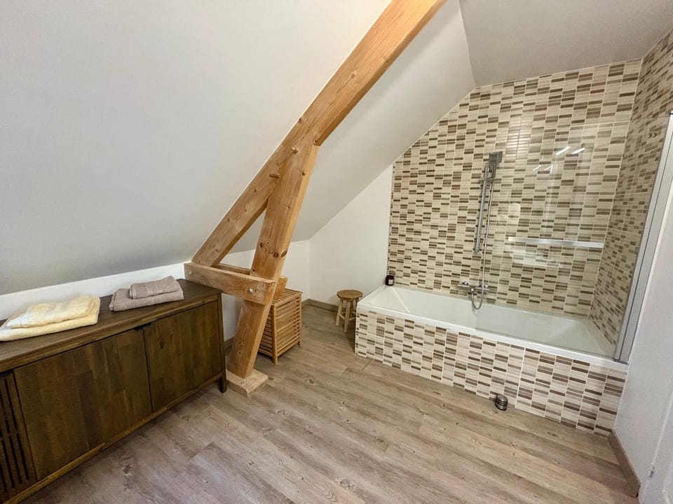 Étage privatif dans grande maison Vacation rental in Pays de la Loire