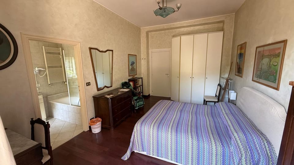 Bed, Bathroom, Photo of the whole room, Bedroom