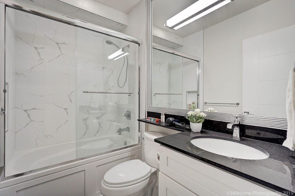 Shower, Toilet, Bathroom, towels