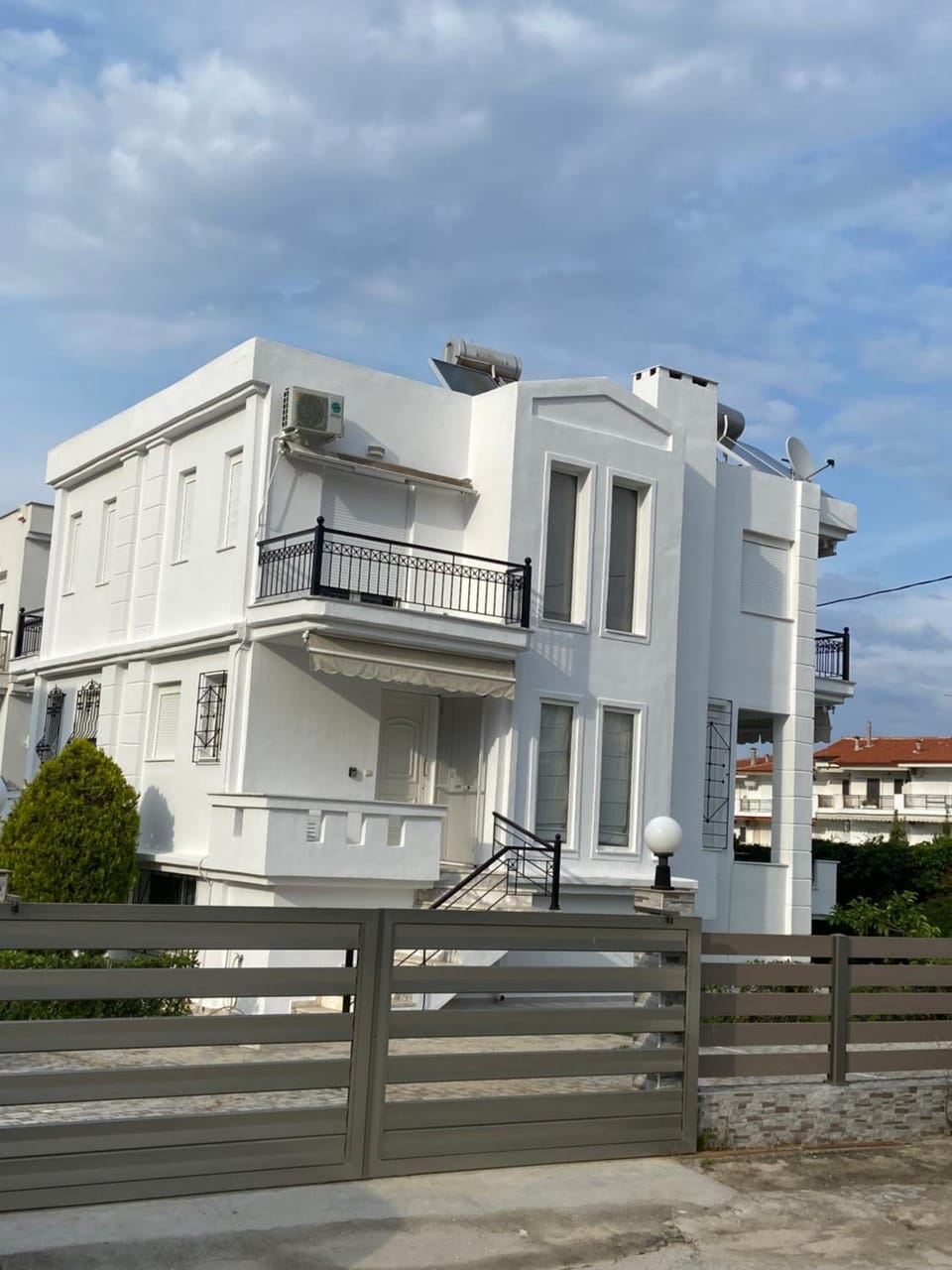 Property building, Day