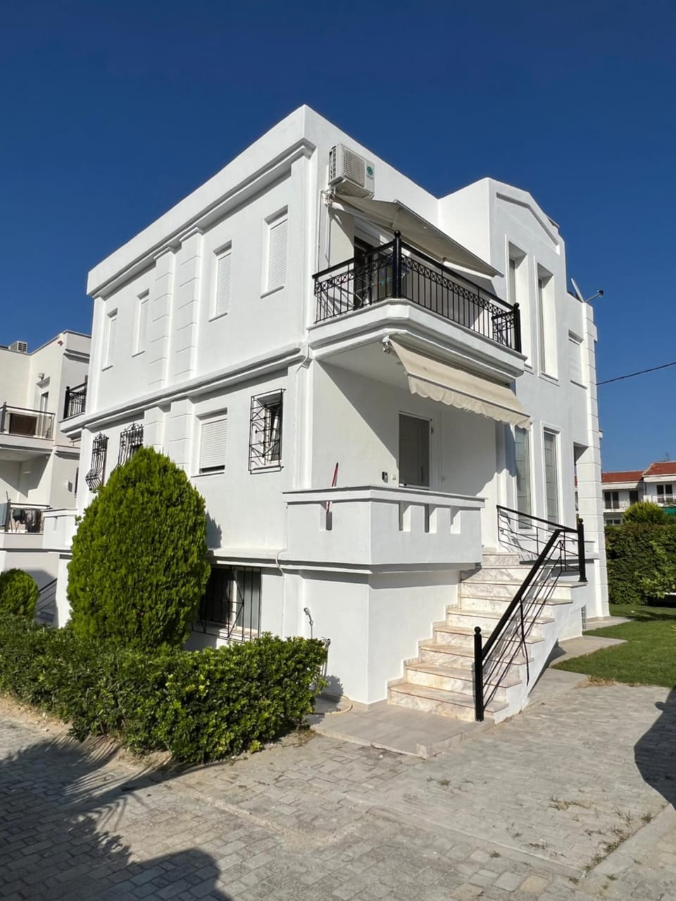 Property building, Day