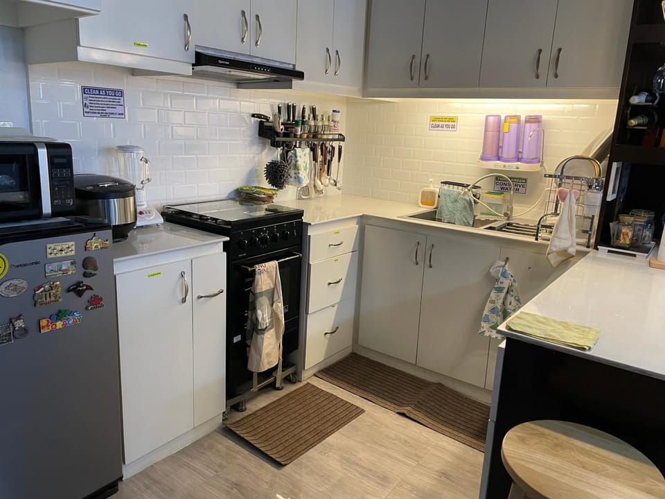 Coffee/tea facilities, Kitchen or kitchenette, Communal kitchen, minibar, oven, toaster