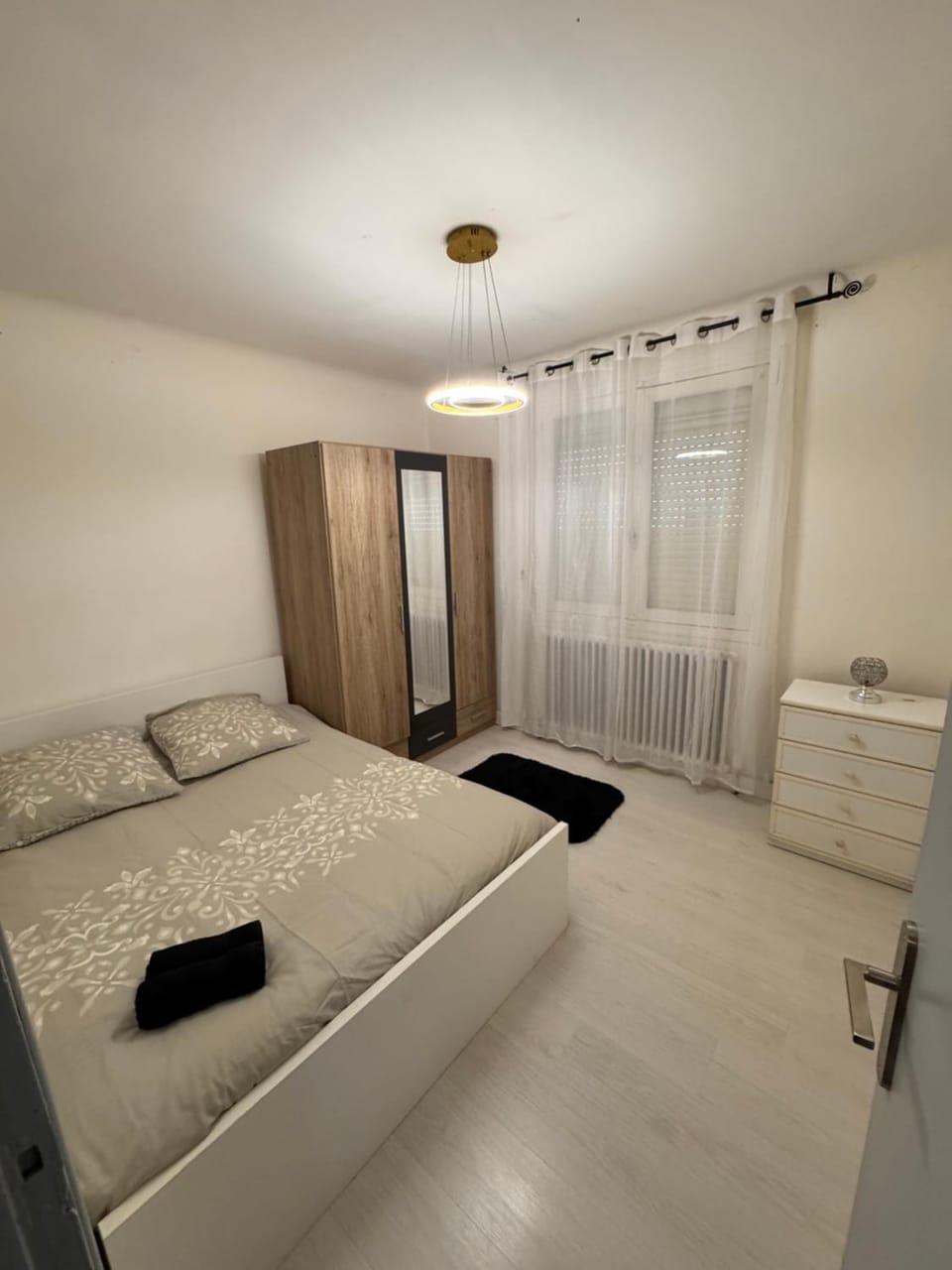 Bed, Bedroom, towels, wardrobe