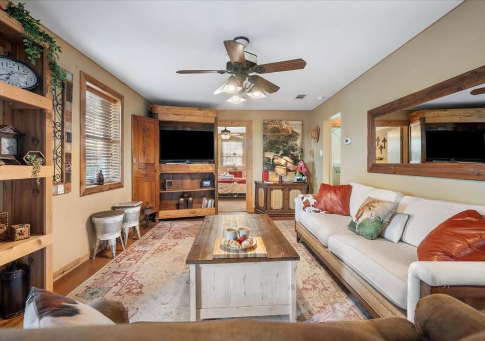 Communal lounge/ TV room, TV and multimedia, Living room