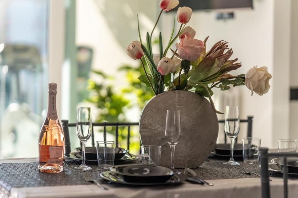 Food and drinks, Dining area