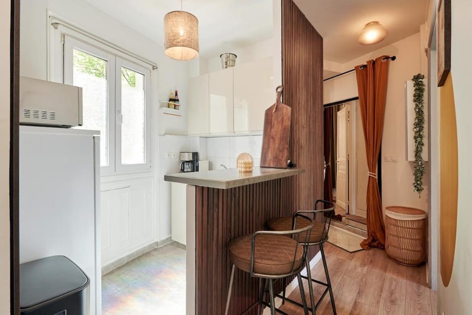 Kitchen or kitchenette, Dining area, minibar