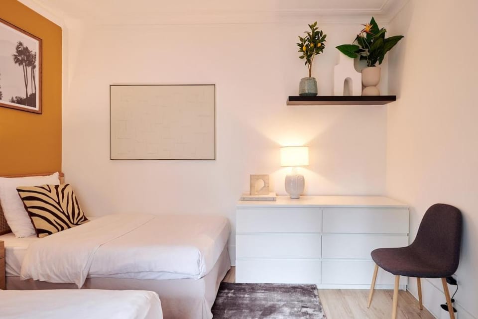 Ney - 2 Bedrooms 1 Living room Apartment in Paris