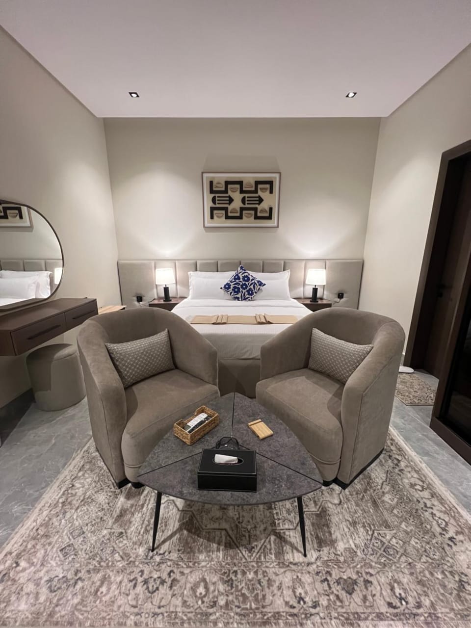 Bed, Photo of the whole room, Seating area, Bedroom