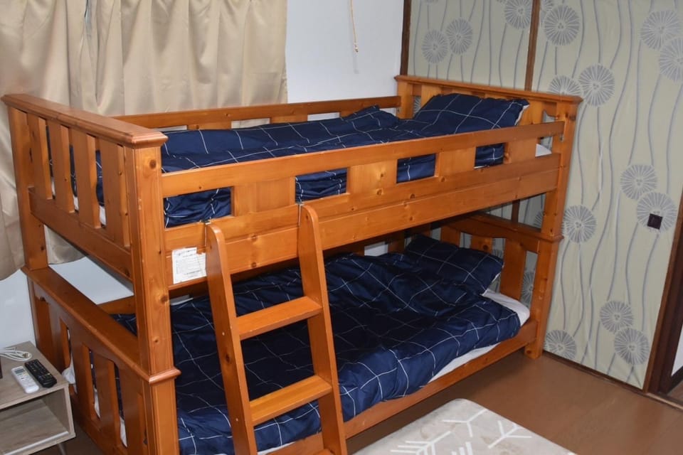 ゲストハウス ラフテル Bed and Breakfast in Japan
