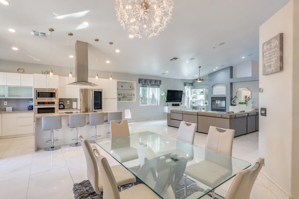 12 Mi to the Strip: Las Vegas Home w/ Luxe Oasis! House in Las Vegas