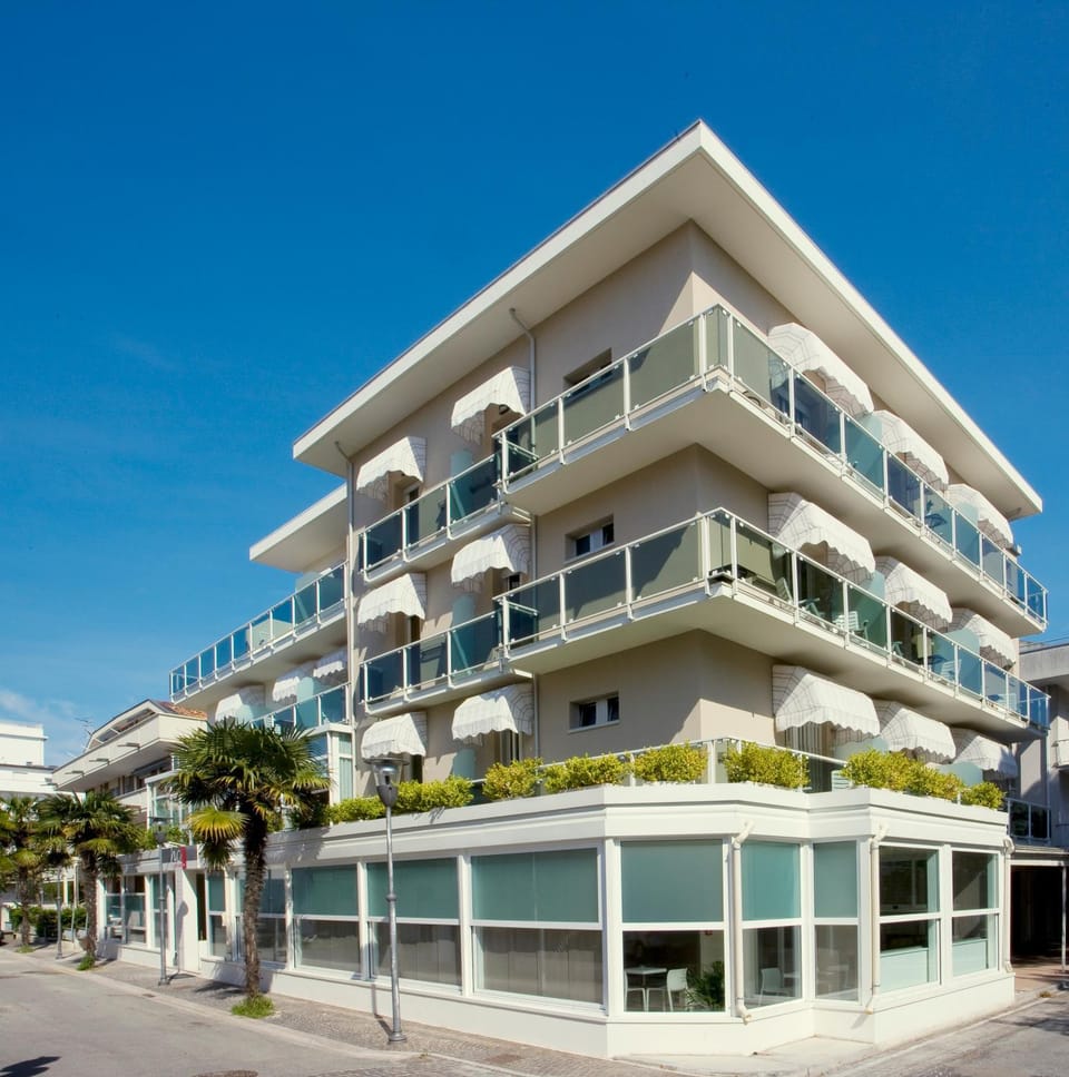 Facade/entrance, Property logo or sign, Balcony/Terrace, Certificate/Award