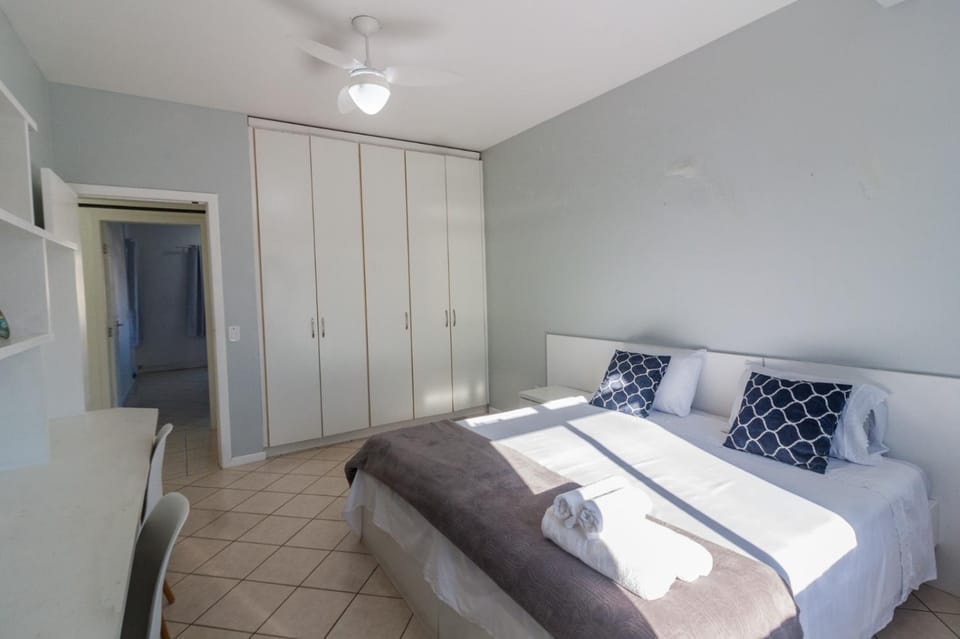 Bed, Bedroom, towels, wardrobe