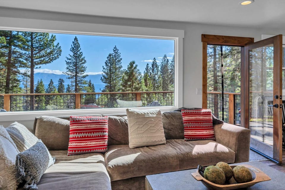 Cozy Carnelian Bay Vacation Rental with Lake Views House in Dollar Point