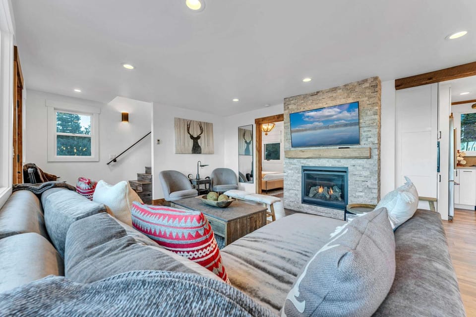 Cozy Carnelian Bay Vacation Rental with Lake Views House in Dollar Point