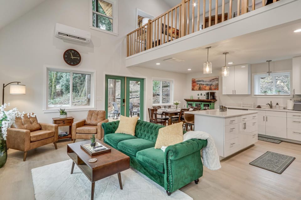 Near Rivers and Boating Home with Hot Tub in Longview House in Longview