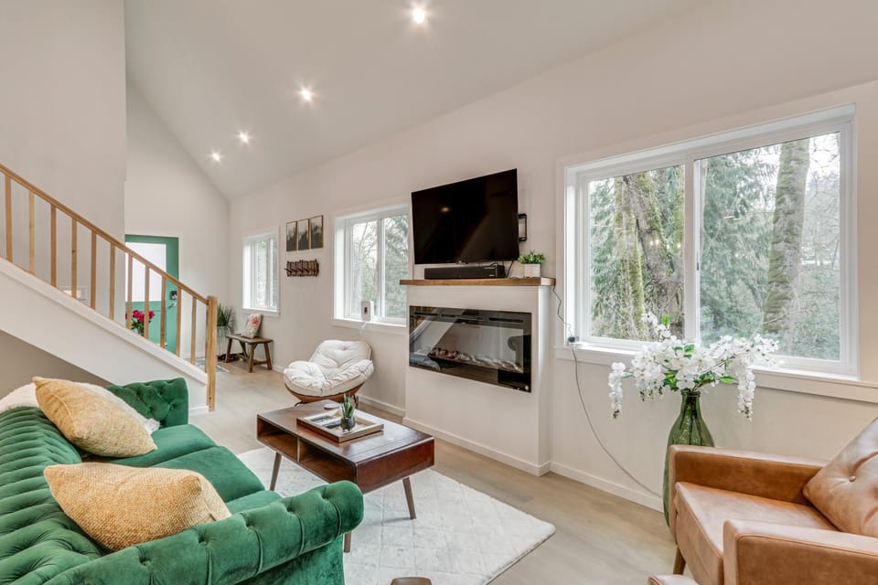 Near Rivers and Boating Home with Hot Tub in Longview House in Longview