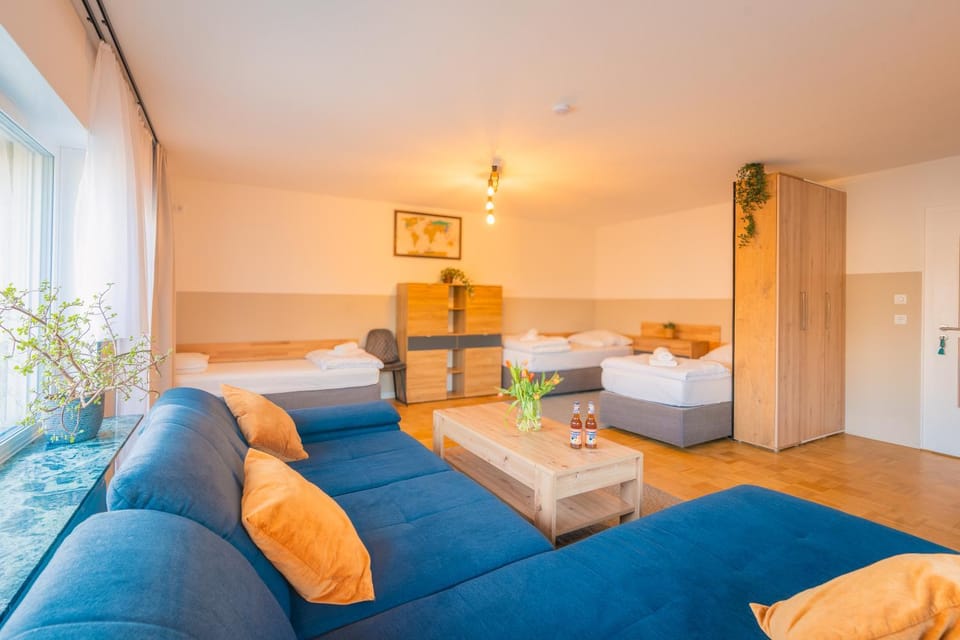 Bed, Living room, Photo of the whole room, Seating area, Bedroom