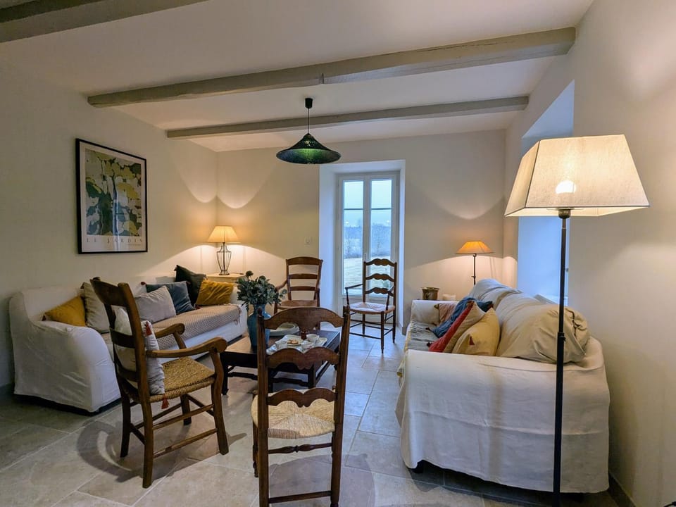 Gîte rénové campagne chic, 6 chambres pour 13 pers., jardin, terrasse, Haute-Loire - FR-1-582-527 House in Auvergne-Rhône-Alpes