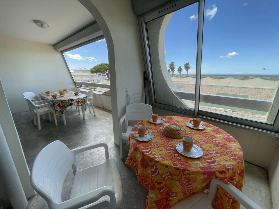 Appartement avec piscine, animaux admis, parking, plage à Port Camargue, 4 pers. - FR-1-250-296 Apartment in Le Grau-du-Roi