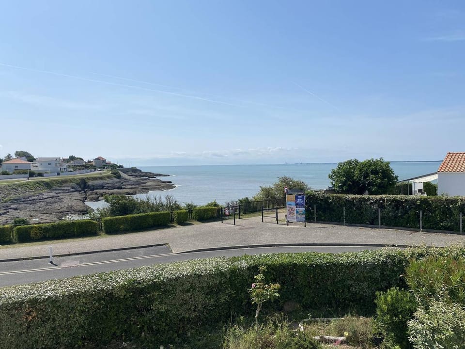 Vaux-sur-Mer : Charmant T2 en bord de mer avec parking - FR-1-738-40 Apartment in Vaux-sur-Mer
