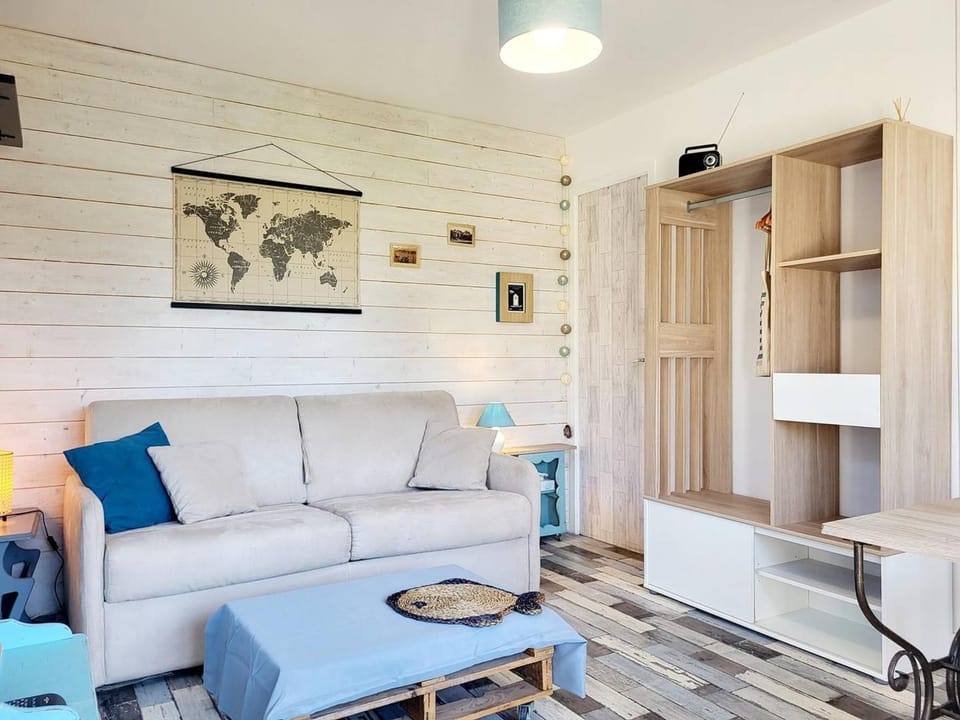 Living room, Seating area, wardrobe