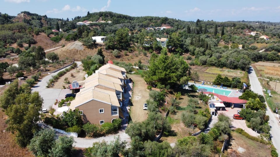 Property building, Neighbourhood, Natural landscape, Bird's eye view, Mountain view, Street view, Parking