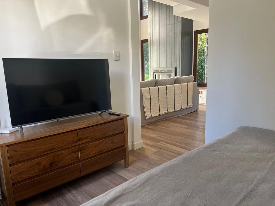 Communal lounge/ TV room, TV and multimedia