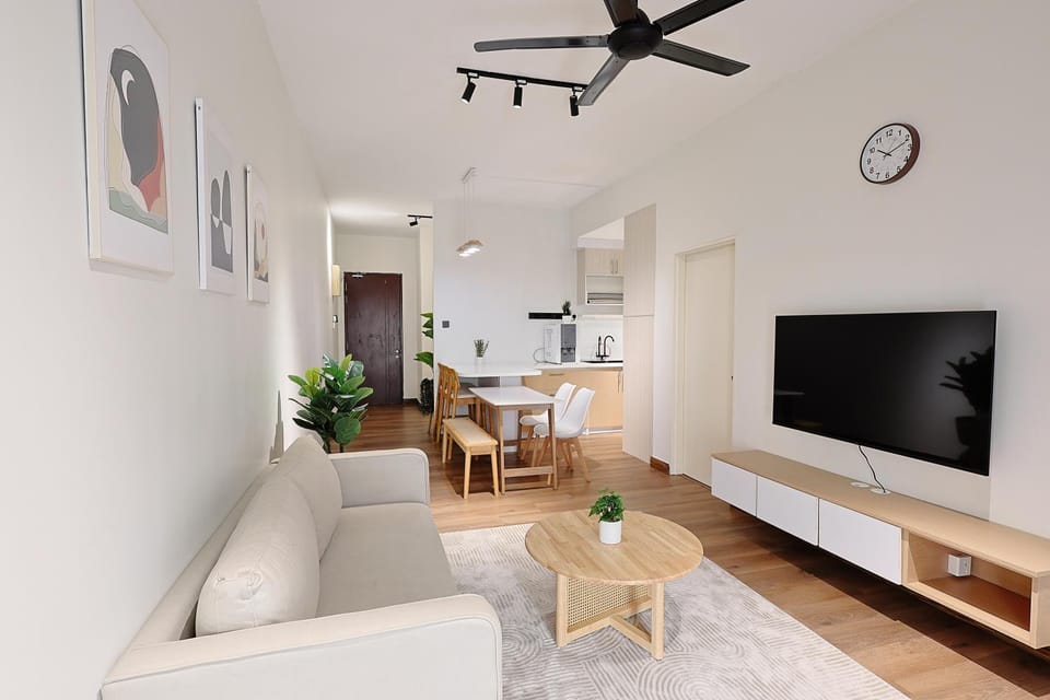 TV and multimedia, Kitchen or kitchenette, Living room, Seating area, Dining area