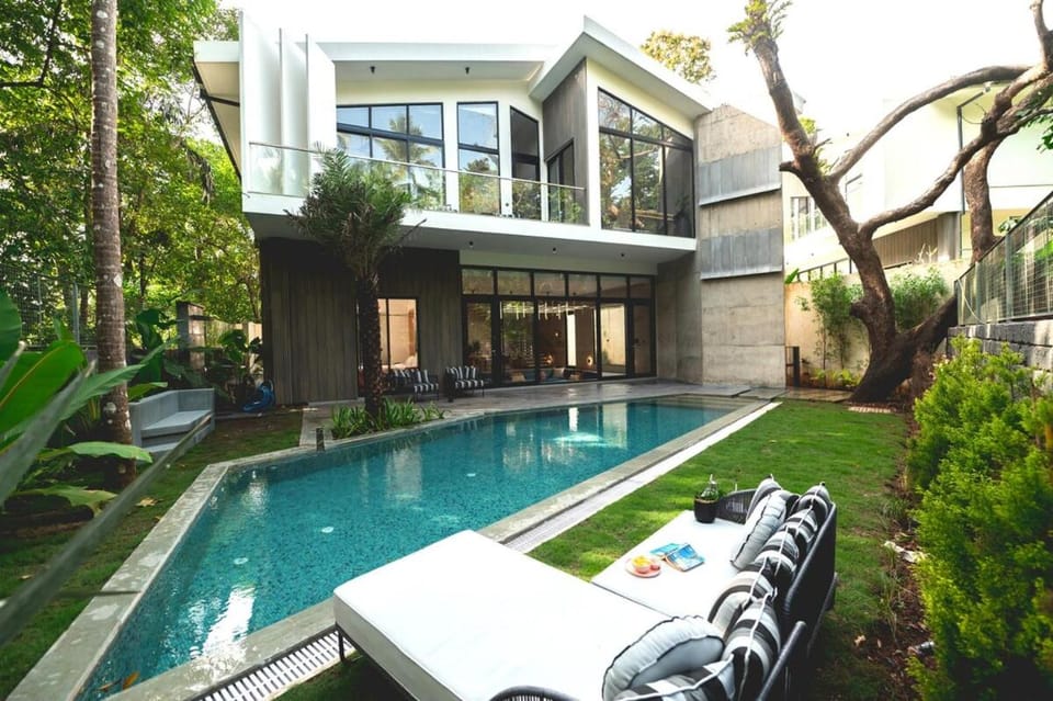 Property building, Patio, Seating area, Swimming pool, sunbed