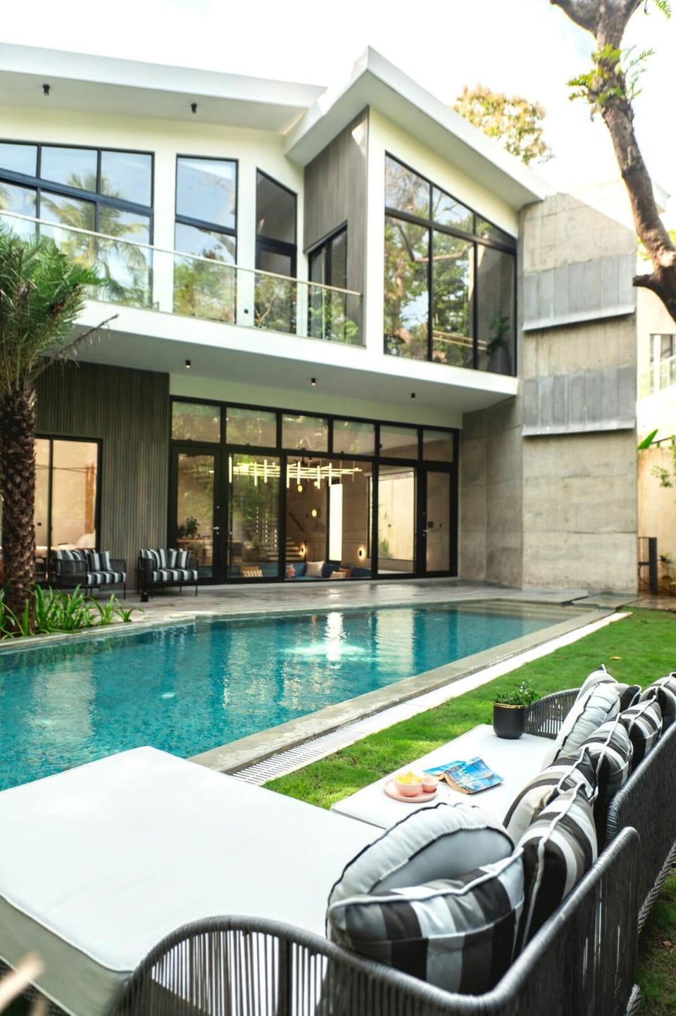 Property building, Patio, Seating area, Swimming pool, sunbed