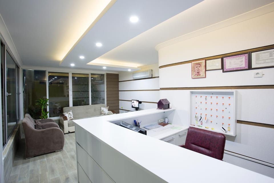 Kitchen or kitchenette, Living room, Seating area