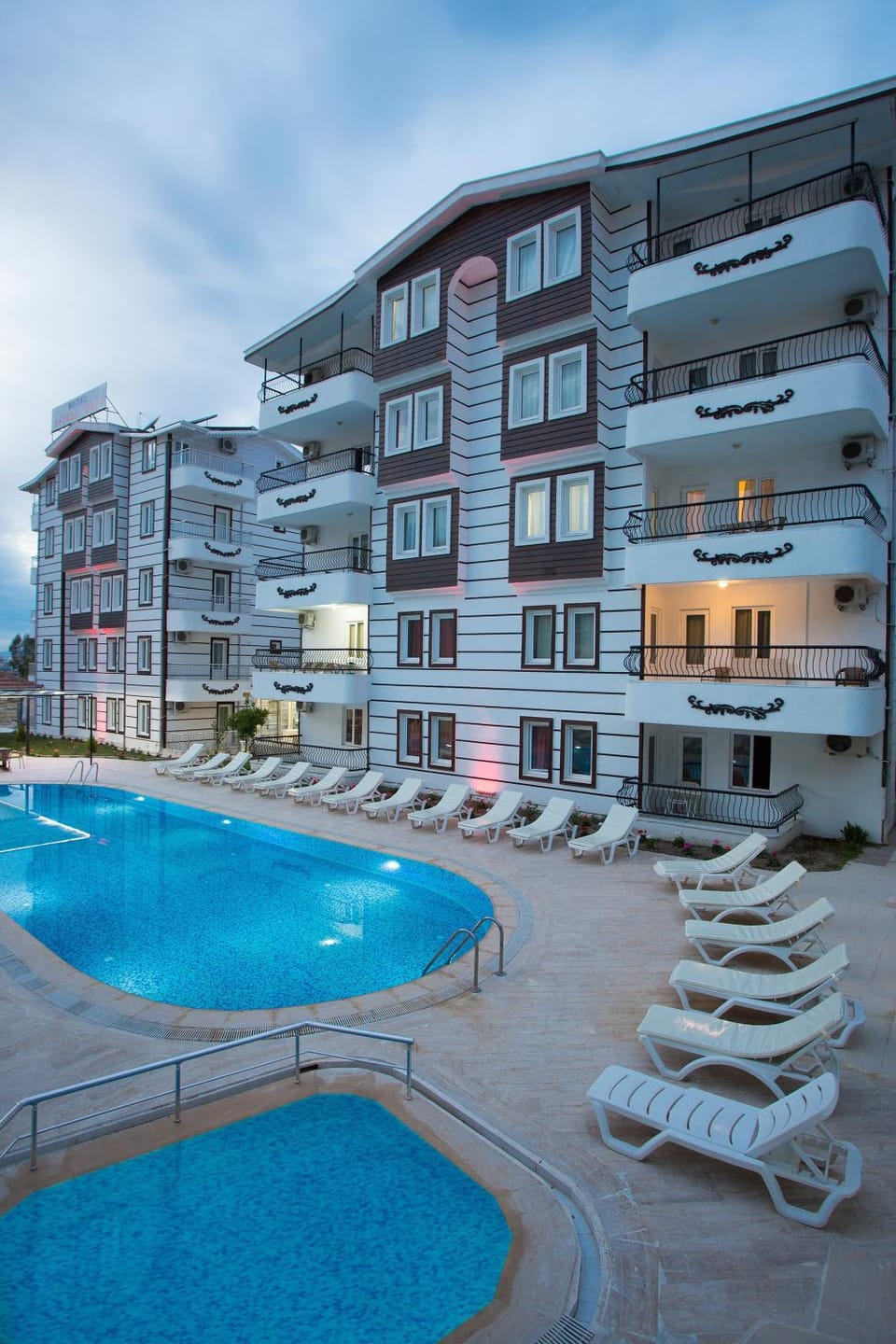 Property building, Patio, Communal lounge/ TV room, Day, Evening entertainment, Pool view, Swimming pool, sunbed